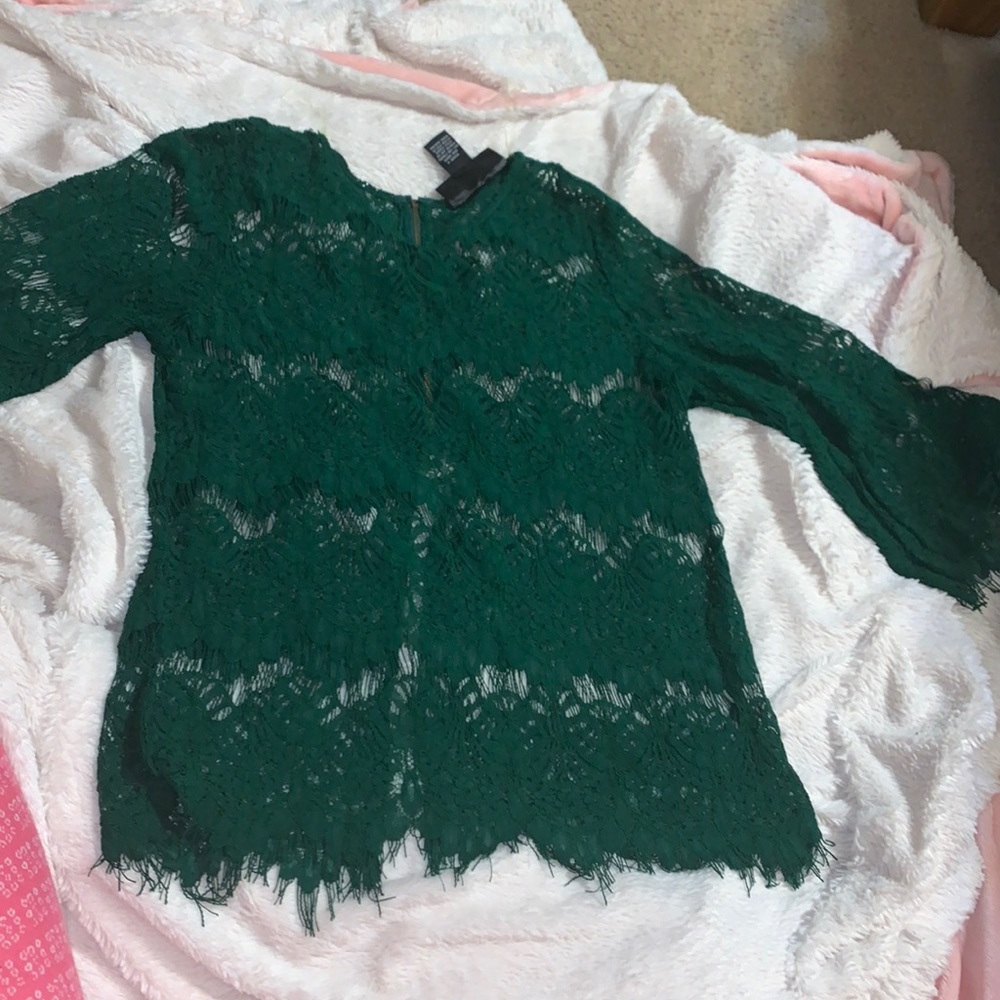 INNY green lace zipper on back of blouse. Medium, Armpit to armpit 18’, 24’